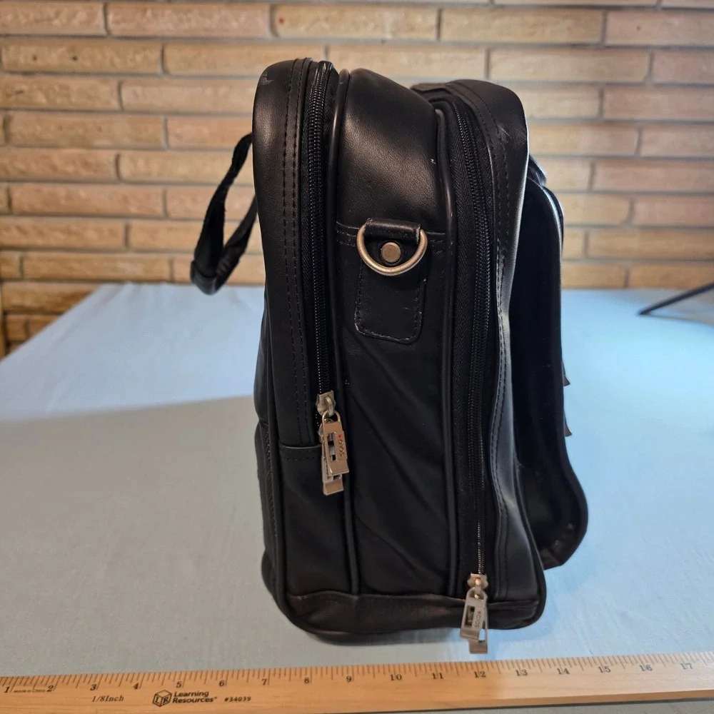 Solo New York Black Leather Laptop Briefcase Messenger Bag Multi-Pocket Travel